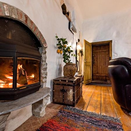 Historical Two-Bedroom Apartment With Sauna, Jacuzzi And Fireplace Tallinn Exterior foto