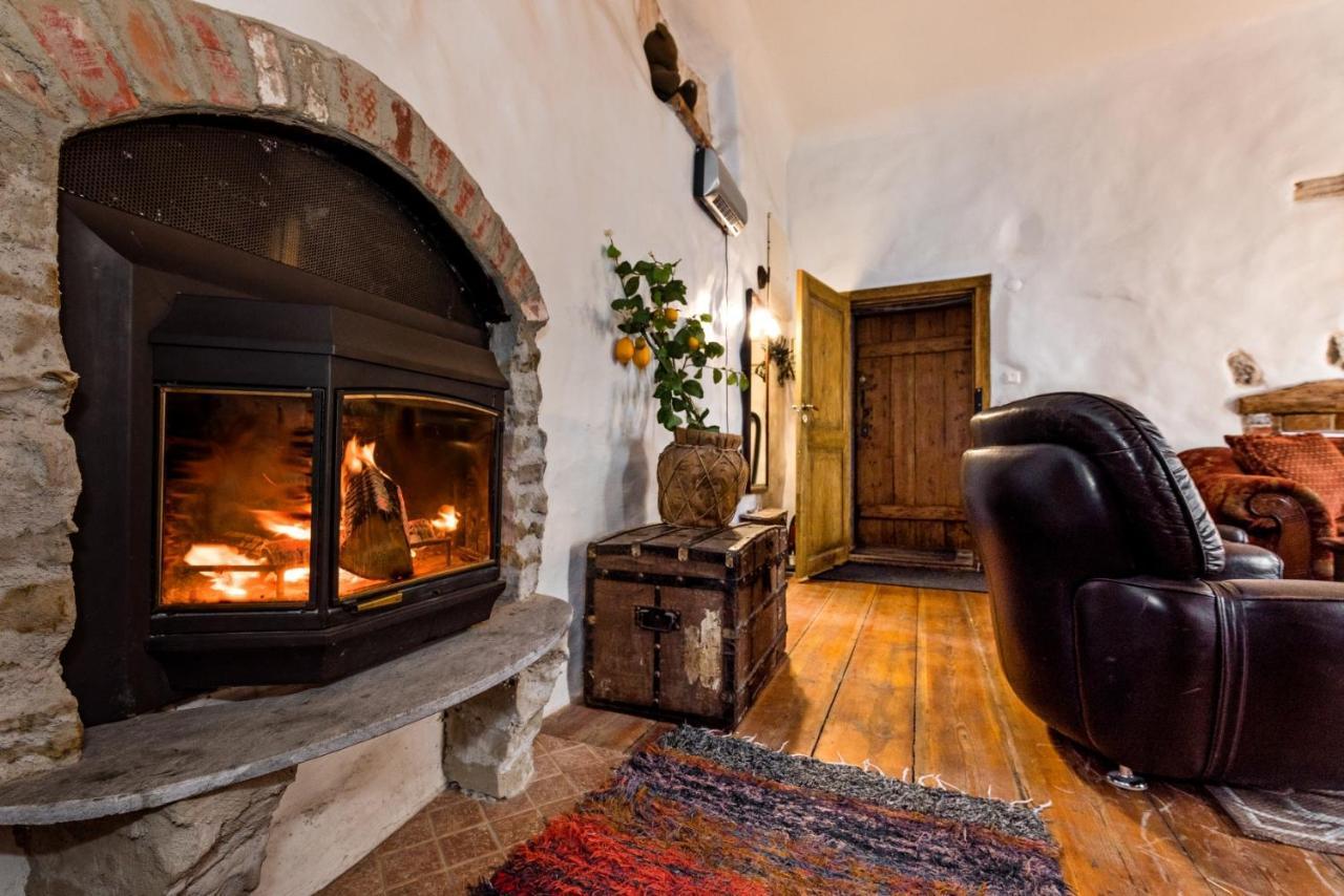 Historical Two-Bedroom Apartment With Sauna, Jacuzzi And Fireplace Tallinn Exterior foto