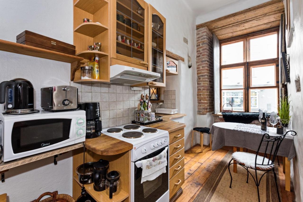 Historical Two-Bedroom Apartment With Sauna, Jacuzzi And Fireplace Tallinn Exterior foto