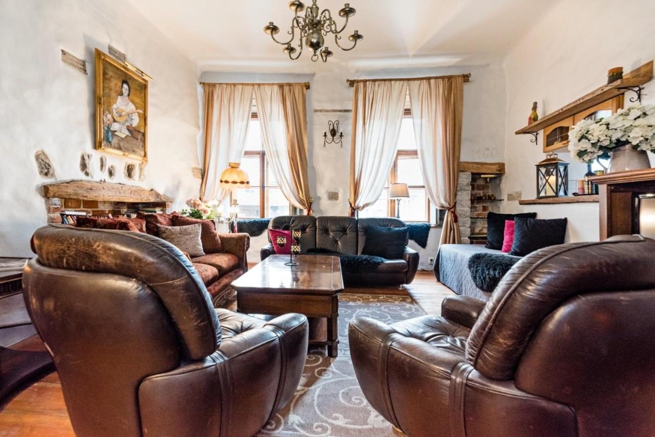 Historical Two-Bedroom Apartment With Sauna, Jacuzzi And Fireplace Tallinn Exterior foto